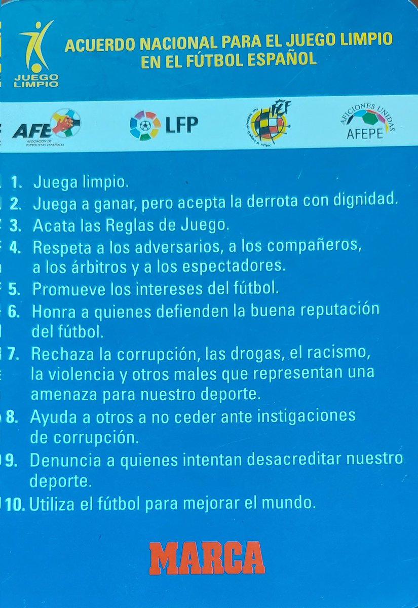 salva_moya's tweet photo. Me he encontrado esta tarjeta azul de la campaña"Juego Limpio" que firmaron en su dís @afefutbol @LaLiga @rfef y #AFEPE con @marca
Repaso los 10 mandamientos y veo que el #CasoNegreira atenta contra más de la mitad de ellos. https://t.co/LV8PI2A0TA