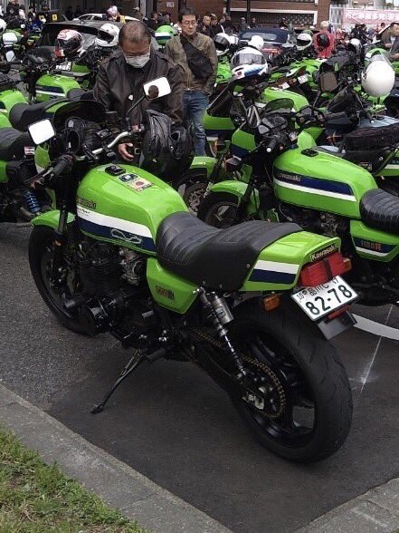 kz1076's tweet photo. 大黒パーキングは
ライムグリーンでいっぱいになりました👍
#ローソンレプリカ
#Z1000R https://t.co/JF6soMR5Sn