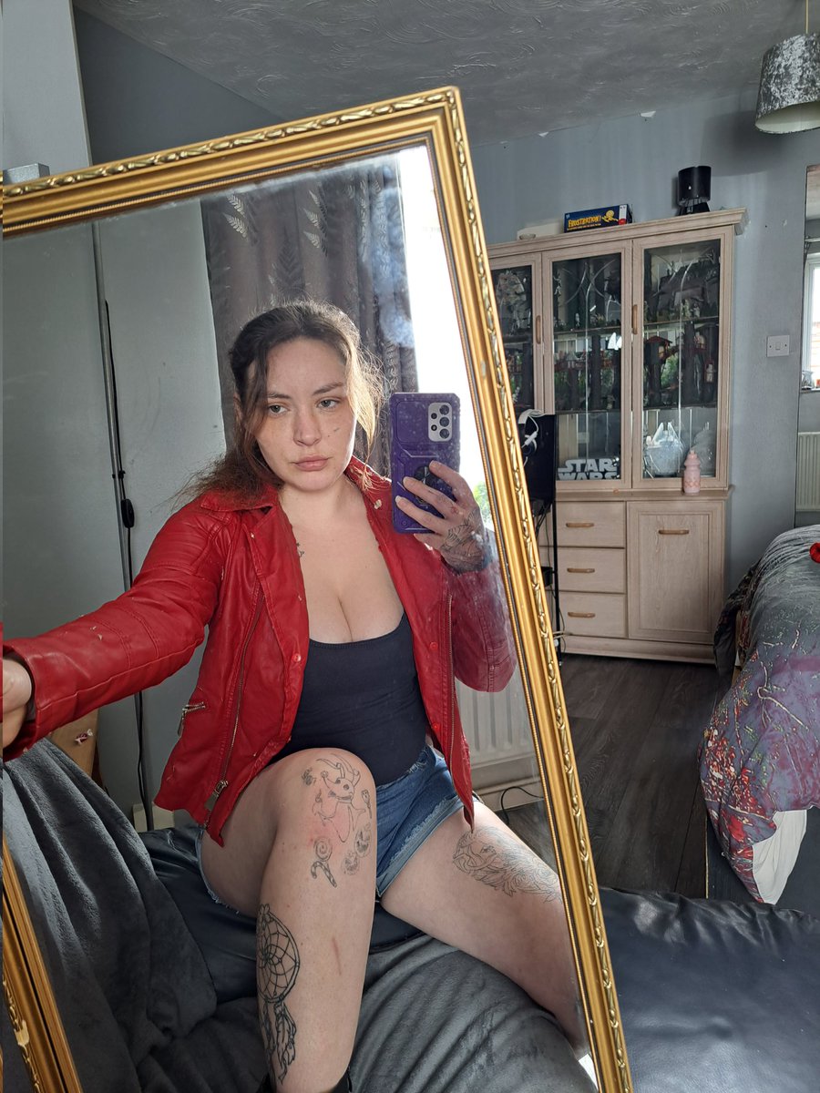 acidfirequeen 🖤 LowLife 😈 tweet media