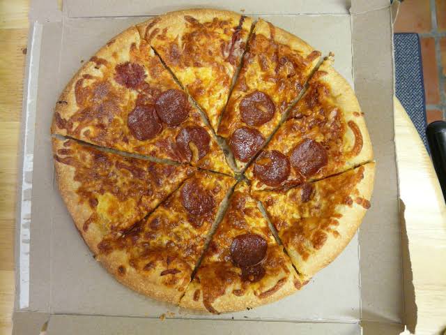 Senz_1_'s tweet photo. @heyimelleeee My pizza from tonight 🤤 https://t.co/vduroEODqj