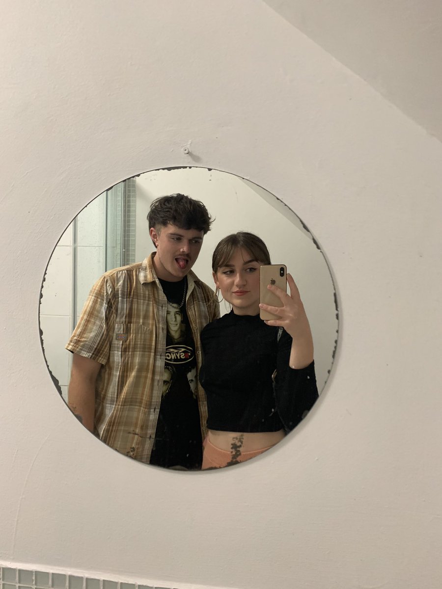 lucypowderly's tweet photo. Happy bday gorgeous boy. Love u SO much (no homo!!!) see you soon for a pinty ❤️❤️❤️❤️❤️ https://t.co/UEQcB433u5