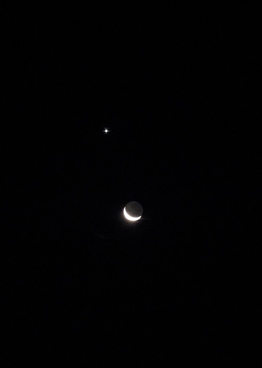 zikirjunapa's tweet photo. The moon, the stars and us https://t.co/tZZ5ewSfBe