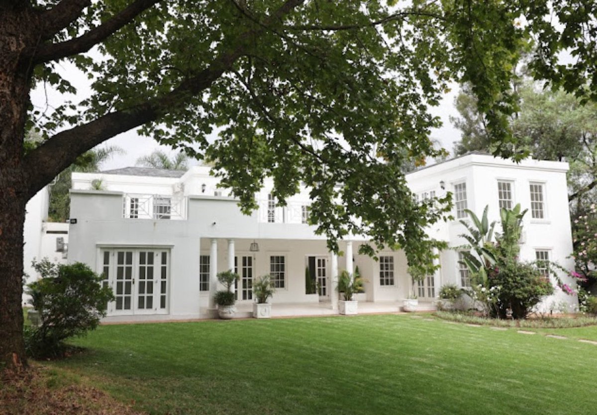 AdvoBarryRoux's tweet photo. You can now live in Dr Nandipha Magudumana and Thabo Bester’s Hyde Park mansion for R70 000 per month as it’s available on rent. https://t.co/zBGys8VVts
