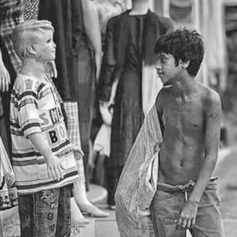 tarksahitya's tweet photo. किसको क्या मिले इसका कोई हिसाब नहीं, तेरे  पास रूह नहीं मेरे पास लिबास नहीं। https://t.co/qt1npeHGYJ