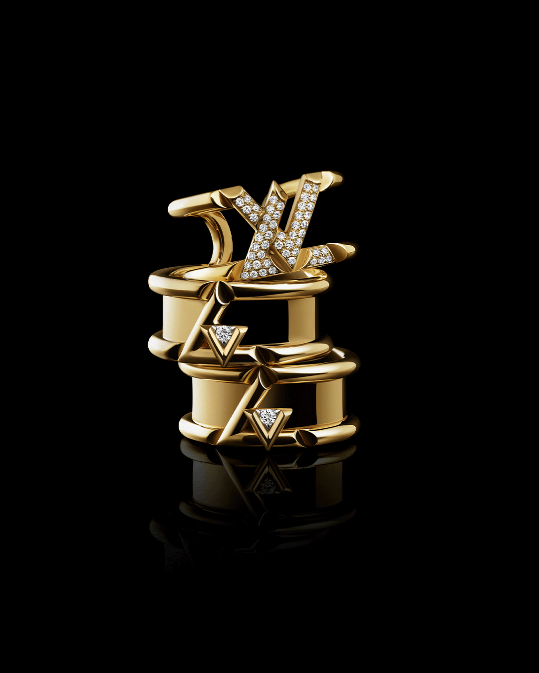 Louis Vuitton on X: LV Volt Fine Jewelry. With bold, sculptural designs,  the #LVVolt diamond-set rings bring a modern flair to the signature LV  initials, which intertwine in a symbol of rhythmic