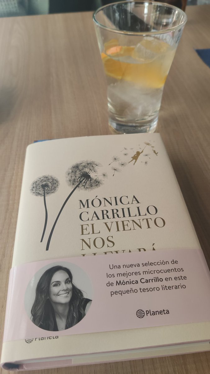 Krmn_Bramble's tweet photo. Que mejor forma de celebrar el día del libro que con @MonicaCarrillo https://t.co/qirsVAA8oi