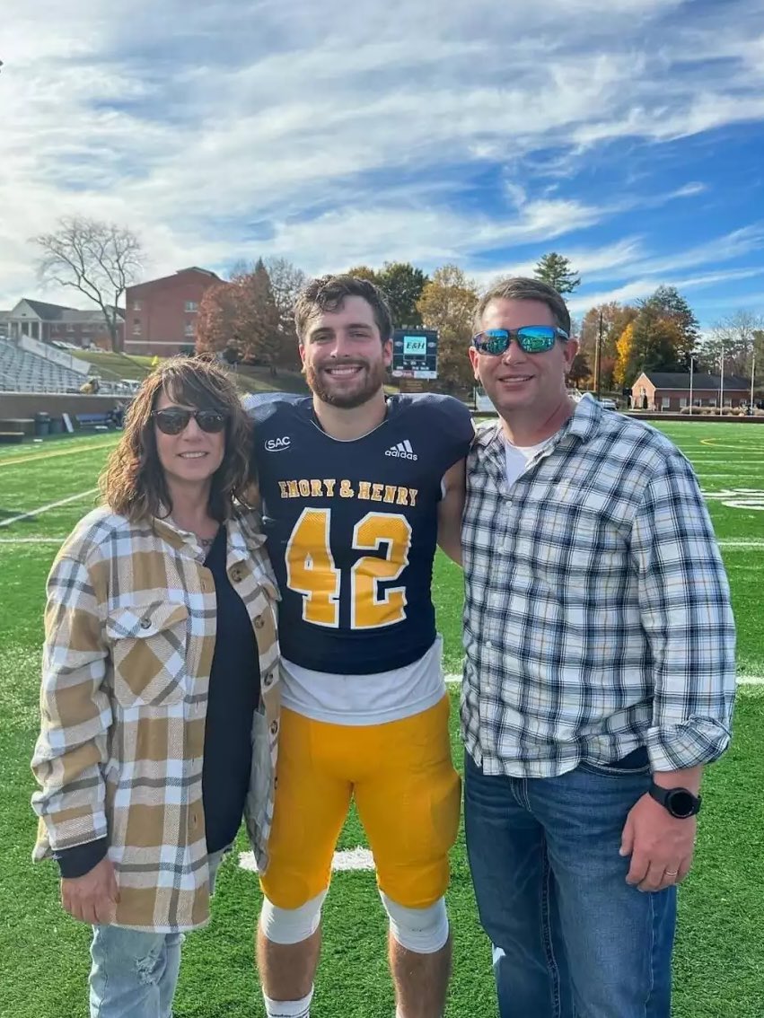 exsc_ehc's tweet photo. Congratulations Seth Stanley ‘23 on being selected to the National Football Foundation's Hampshire Honor Society. This honor recognizes athletes who contributed on the field and maintained a cumulative 3.2 GPA or better throughout their college careers.
#increaseinexcellence https://t.co/nVr0HSCtF9