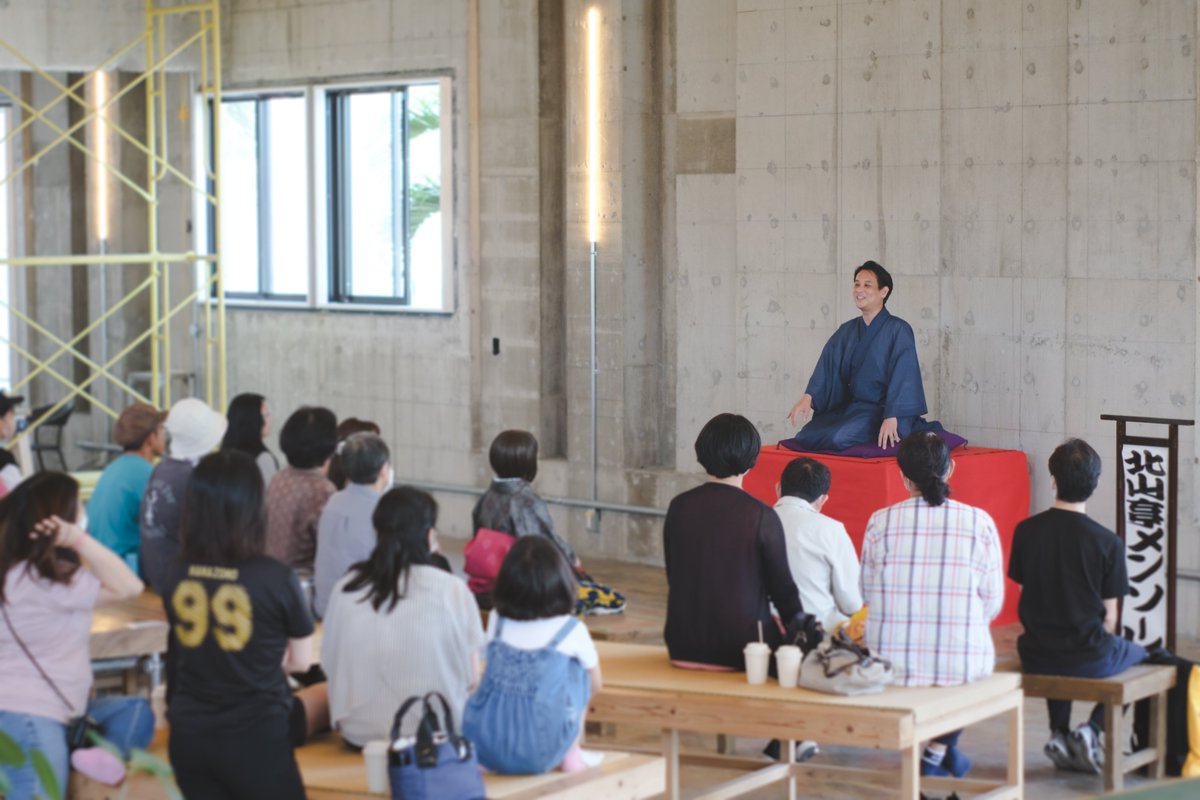 coconova_nago's tweet photo. 本日は北山亭メンソーレさん(@hokuzantei )による 「やんばる落語会」が開催されていました(^^)    

北山亭さんの独演は大人から小学生など幅広い方々を魅了していました☺   

ぜひまたcoconovaにお越しください🙌 お待ちしております🙇 https://t.co/USVKRsmGmJ