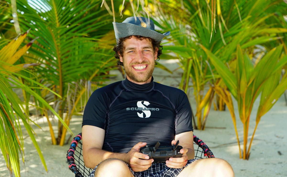SmartNets_etn's tweet photo. #SmartnetsSpotlights:  Meet August Paula with PI @icouzin ! As @SmartNets_etn ESR @AugustPala  investigates spatio-temporal decision-making in animals🪰🦈🦗 🎓identifying patterns across scales for deeper insights. @AcademicChatter https://t.co/JiTSVhUSeu