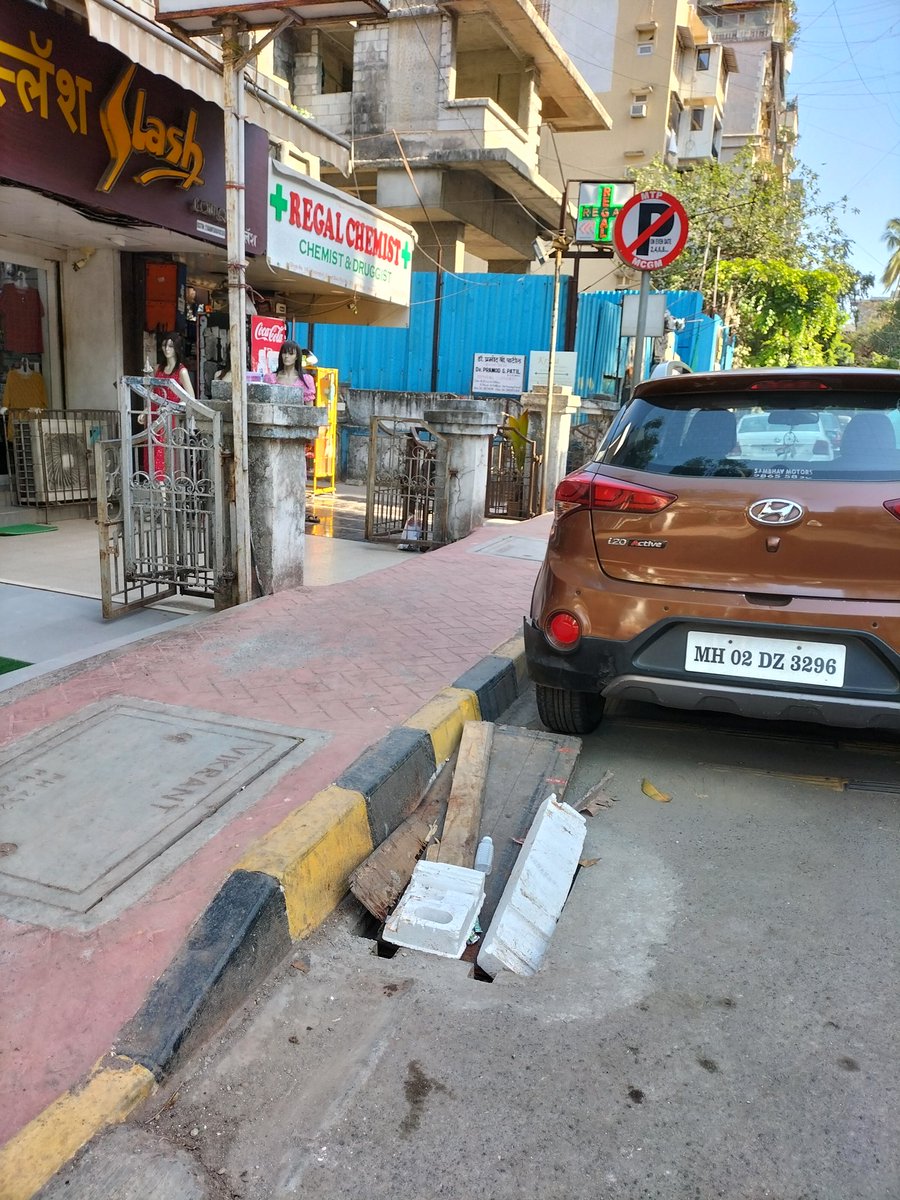 cyrakap's tweet photo. @mybmc @mybmcWardHW 2 @RoadsOfMumbai   OPEN  MANHOLES  covers missing !!! 16th road (outside Annapurna) Bandra west, my car tyre went  into the ditch...but any person can step into it n break a leg.  Please have it attended to. https://t.co/VK3NR8Aspe