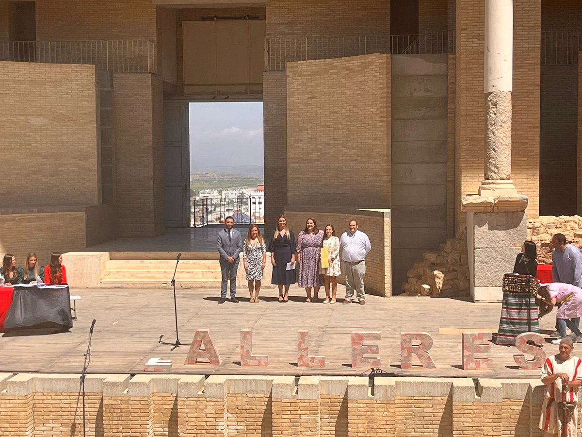 LletresFalleres's tweet photo. 🏆 El premi LLETRES FALLERES 2023 al llibret és per a… la @falla_Selgas de Xàtiva !!!
Enhorabona ! #plf23 https://t.co/sjt6tUVAxR