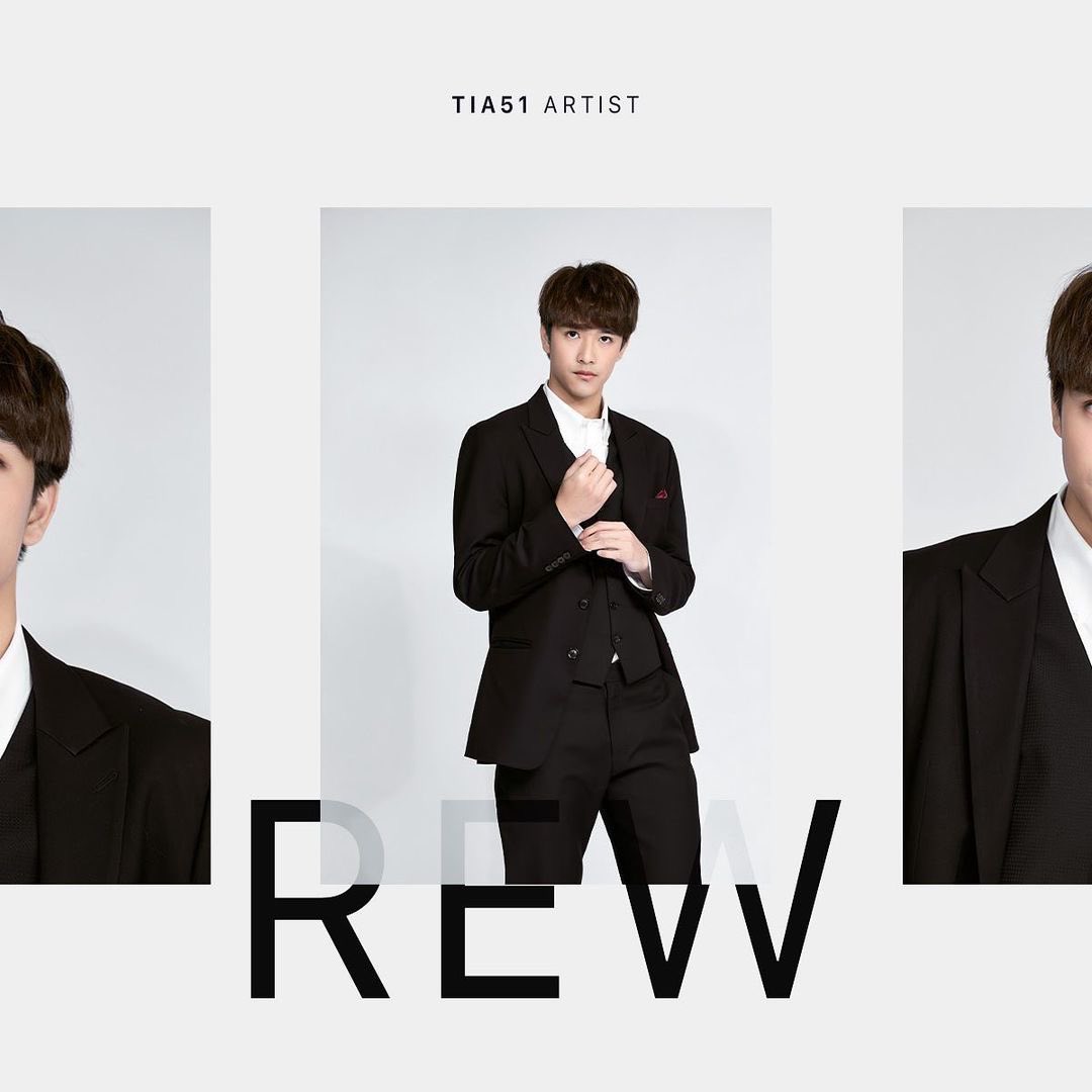RewOfficial19's tweet photo. ฝากผลงานใหม่ของริวด้วยนะคะ🙏🏼🤍 @rew_passakorn 

Update IG : tia51.official 
🔗 https://t.co/8bkkISm4Fa

#Rewpassakorn
#Tia51Artist
#Tia51 https://t.co/3MxPnvK5su