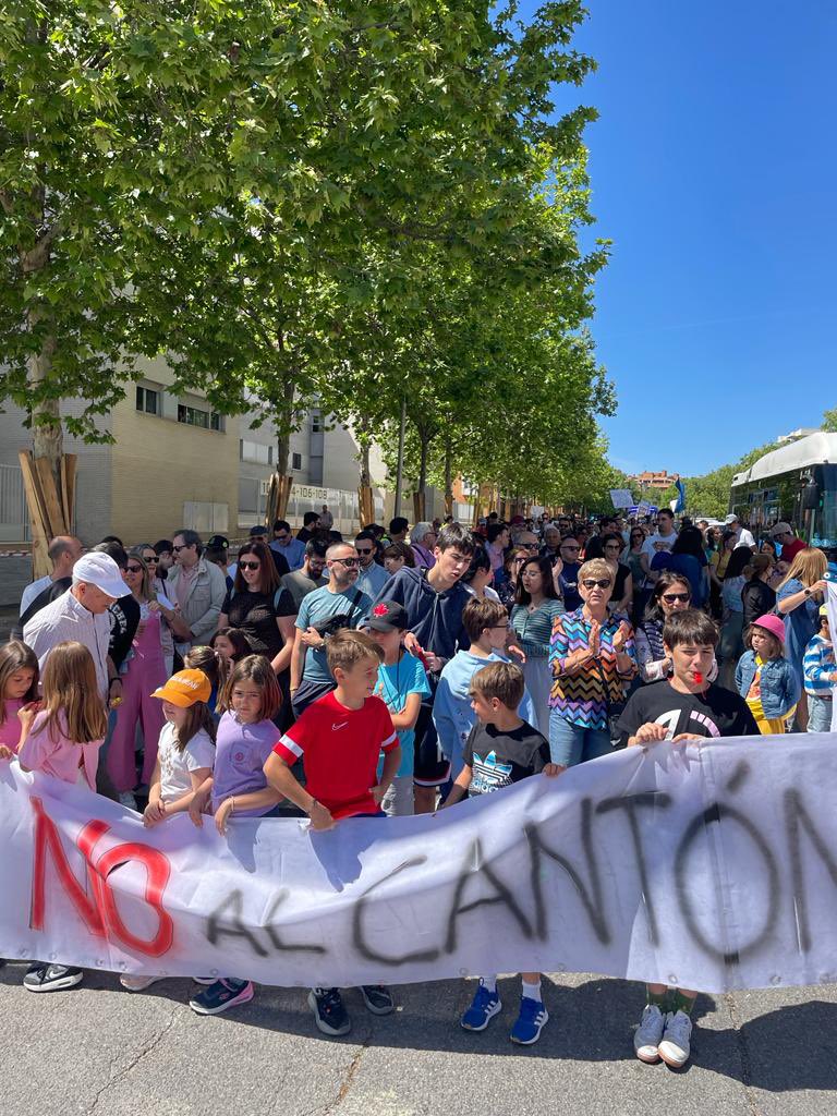 NOCantonIslazul's tweet photo. La administración está para resolver problemas, no para crearlos. @MADRID @bcarabante @AlmeidaPP_ @AlvaroGLopez @begonavillacis @PsoeCarabanchel @MasCarabanchel @VOX_Carabanchel @CsCarabanchel @MadridDirecto 
#NOALCanton https://t.co/X2maFMJ9hZ