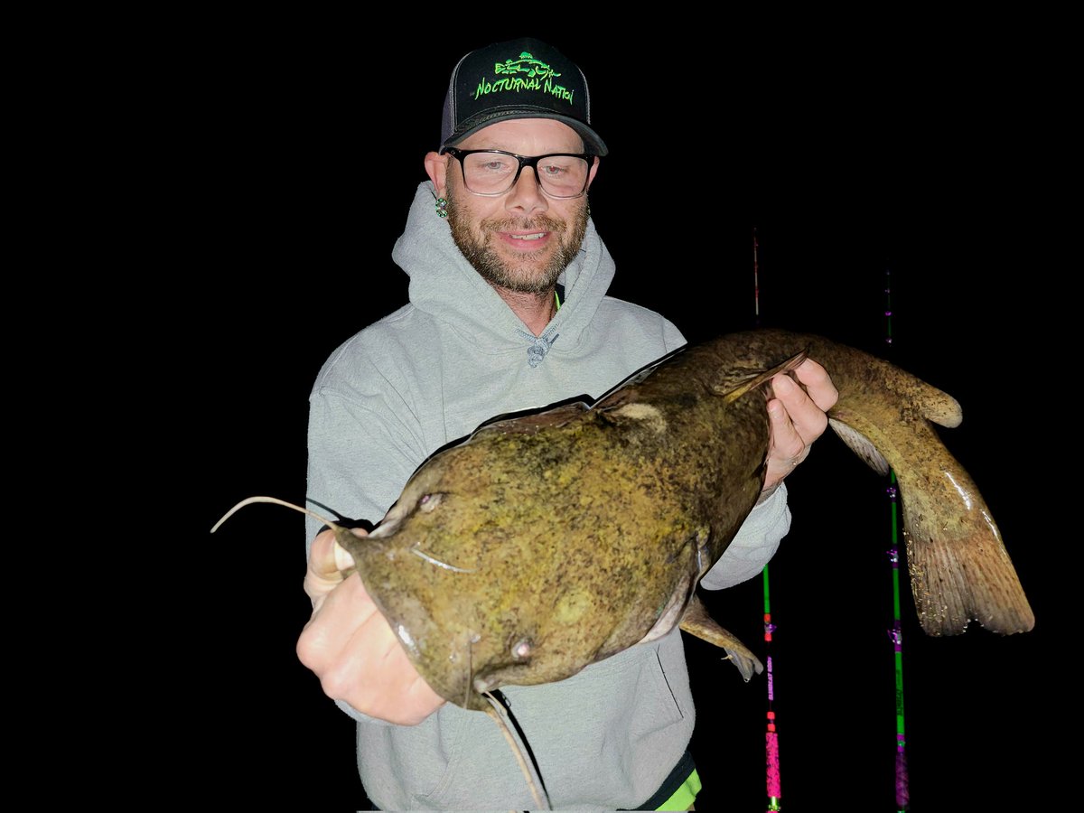 SusQFlats's tweet photo. Friday night trip with @regretsown Caught 19 fish total. Biggest was just under 30lbs #Susquehanna #fishing #flathead #catfish #slipperyrock #stiffbreeze #bagnaps #rodrecovery #fingerslit #wetlegs #midnightswim https://t.co/4SdcZsbK3q