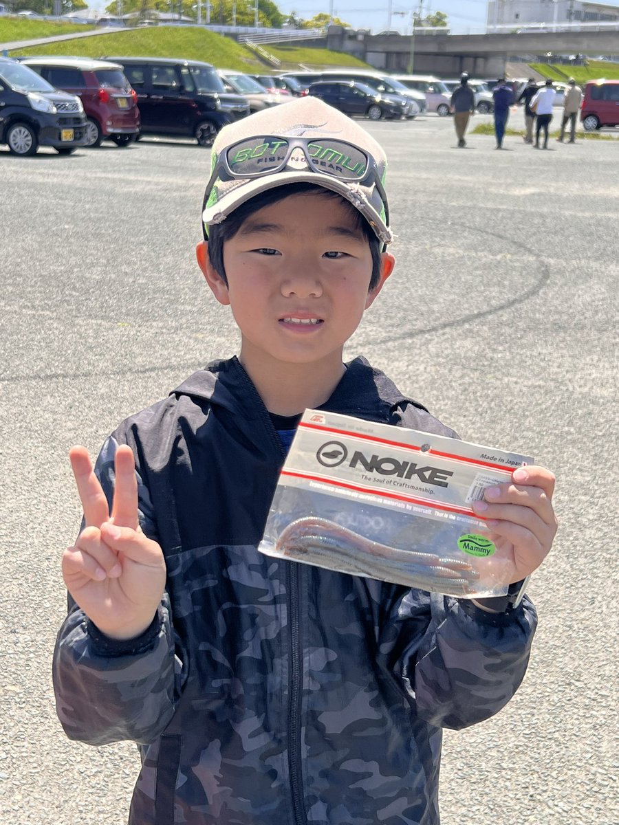 miyaki_yoshi74's tweet image. 今日は、WJBT陸っぱり大会。ALLBLUE CUP。スマイルワームマミーのミミズで貴重なキーパー🤣
230g 8位でした。コウタロウ君もマミーー、シナモンブルーでNICEフィッシュでした😁👍
参加された方、運営の方々お疲れ様でした🙇‍♂️
#WJBT
#ALLBLUE
#NOIKEマーケティング