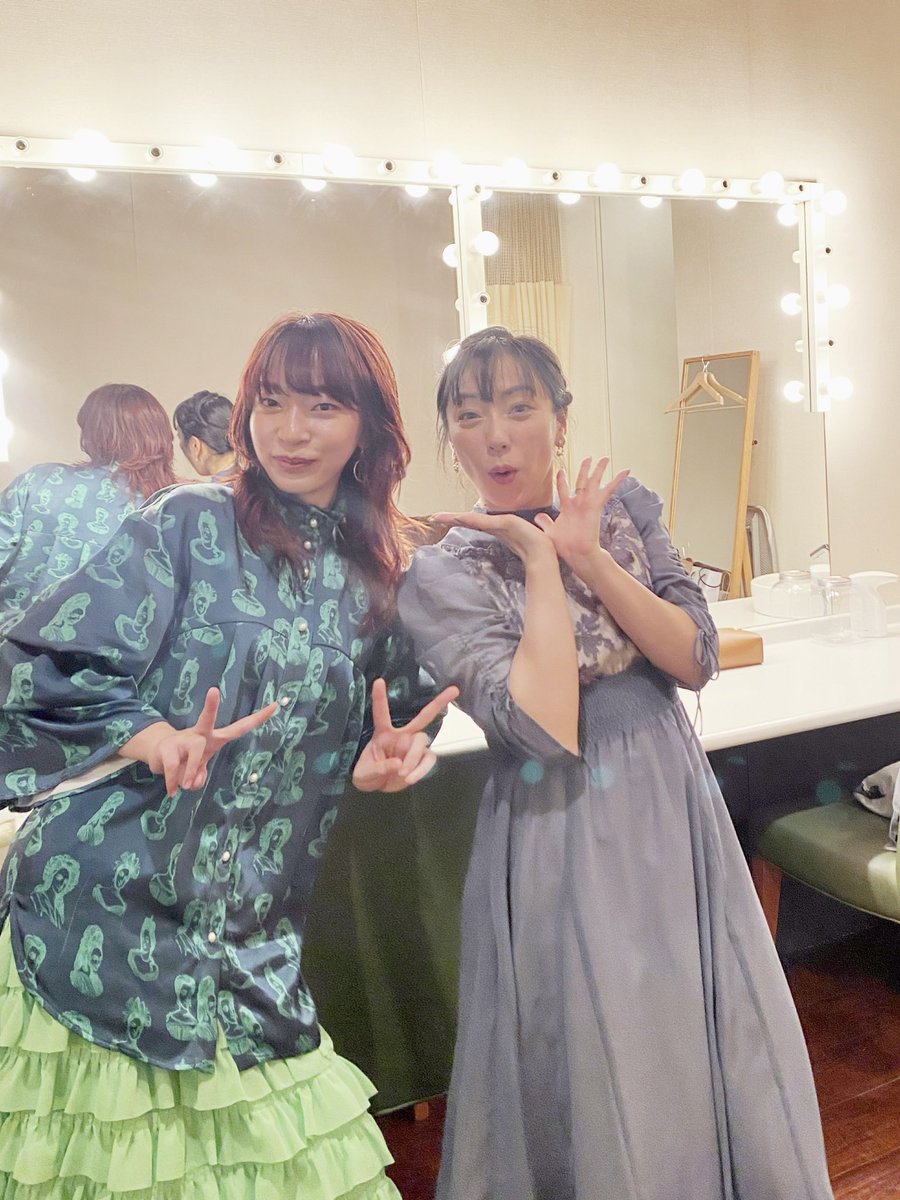 HiguchiAi's tweet photo. [Thank You CottonClub!]
いのまいこさん&amp;ご来場のみなさま🍑ありがとうございました🙏初のDanceとのコラボ公演でした🎪
🎧https://t.co/5hiQRXViTE

🩰setlist
1 劇場
2 距離
3 走馬灯
4 ココロジェリーフィッシュ
5 (dance solo)
6 悪魔の子
7 前線
8 サクラ
EN 祈り https://t.co/4sr4otsG11