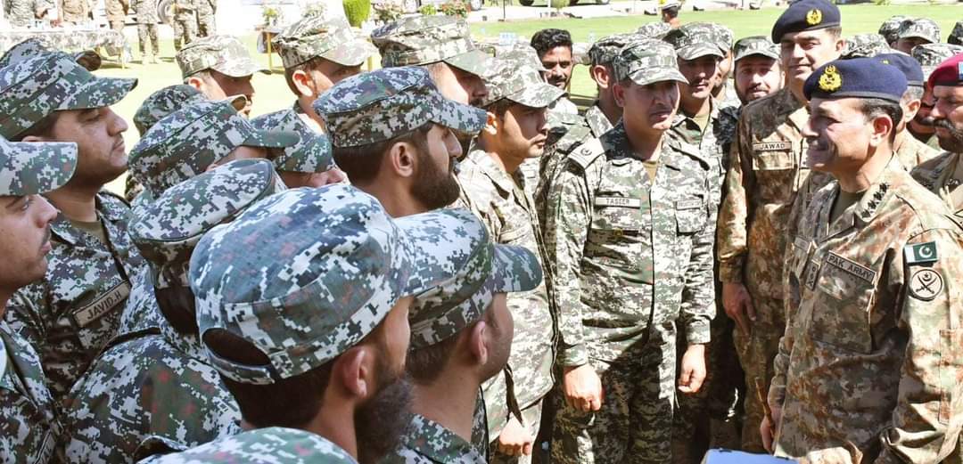Reza_shah786's tweet photo. انڈیا میں الیکشن جیتنے کے لیے پاک فوج پر بھونکنا اور پاکستان میں الیکشن جیتنے کے لیے پاک فوج پر بھونکنا ضروری سمجھا جاتا ہے۔۔
🤔

ہے نا عجیب گل ؟ https://t.co/8IF70oPFTs