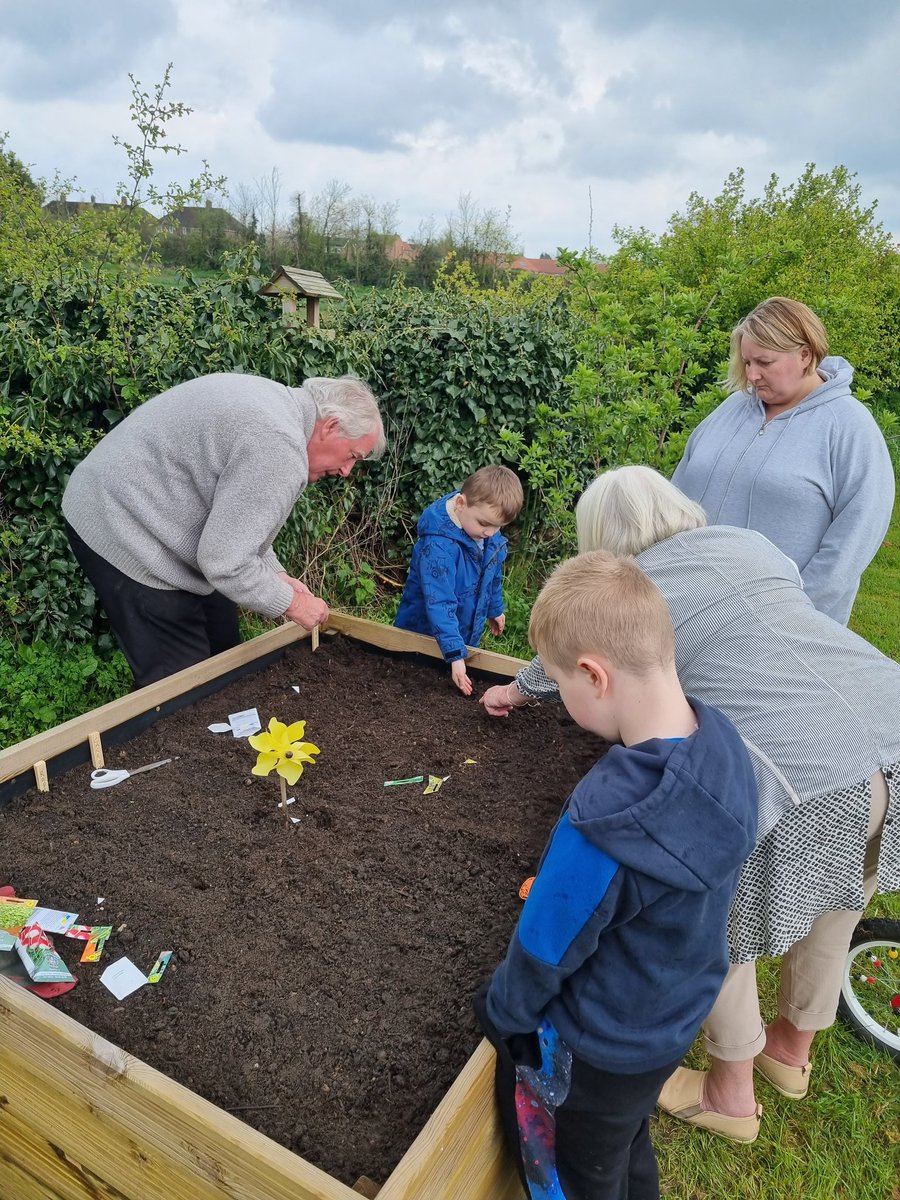 rdunn708's tweet photo. Plants seeds with grandad @SouthfieldNK https://t.co/8q2VBhl4GZ