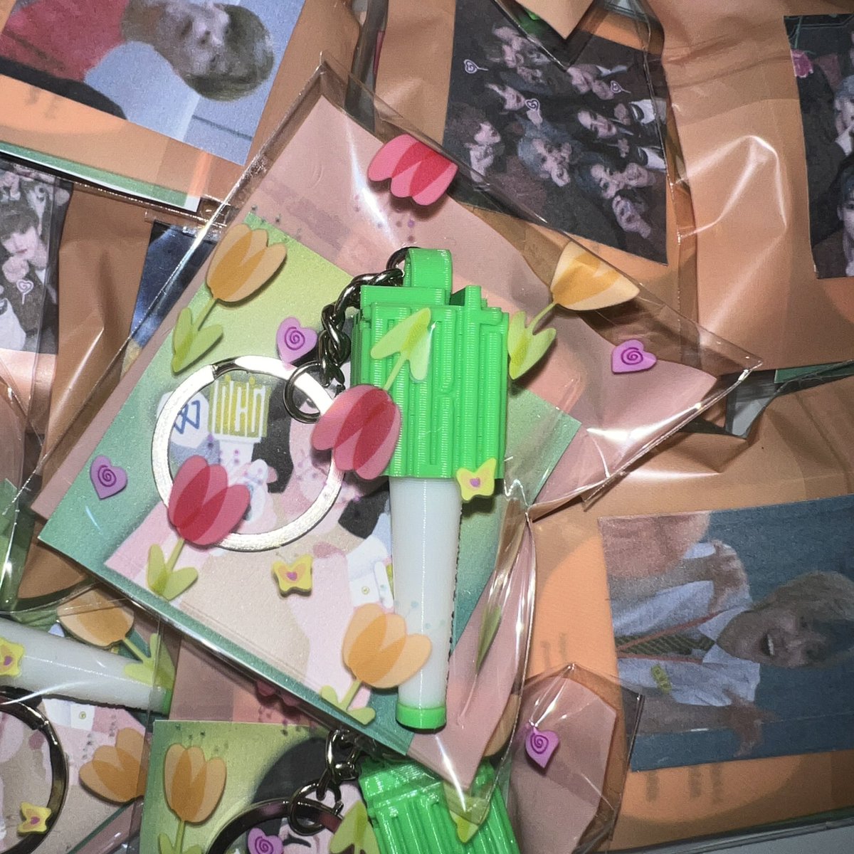 _yjltu's tweet photo. we’re back again with these nct 3d lightstick freebies! 💚✨ Will be giving these out on April 29&amp;30, just come say hi! Loc &amp; Time TBA
Strictly 1:1, and no trades!
Special thanks to @kimmyprints3D for printing these 💚✨

#THEDREAMSHOW2_in_MANILA 
#TDS2inManila #TDS2inMNL https://t.co/WZNkv4uLxj