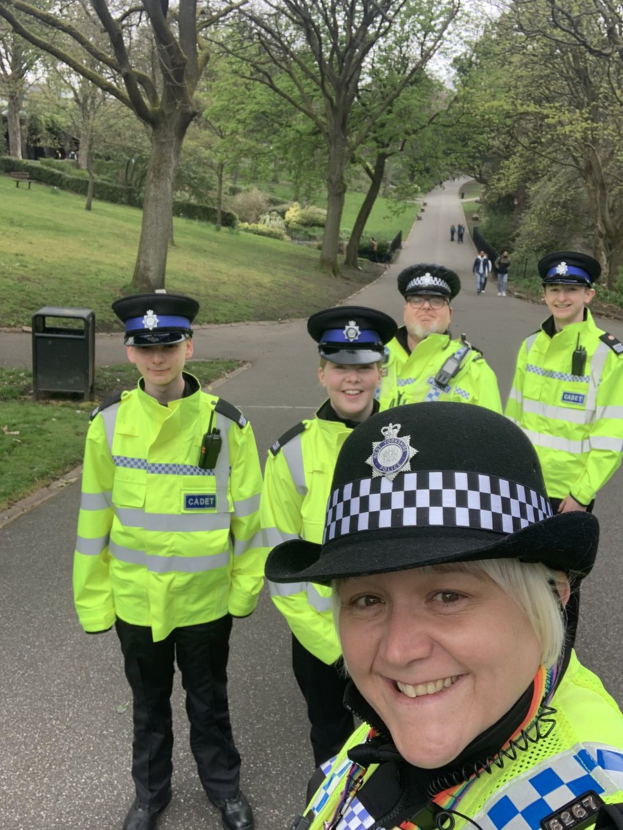 WYP_SallyB's tweet photo. Lovely weather today at Beaumont Park for the @wyscouts parade. Lots of engagement with Squirrels, Beavers, Cubs, Scouts &amp; Explorers from Huddersfield. 
Kirklees @WYP_Cadets were wonderful as usual and enjoyed it too! 
Happy #StGeorgesDay 🏴󠁧󠁢󠁥󠁮󠁧󠁿 https://t.co/d0MVkyN3RW