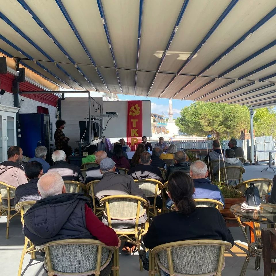 Küçükkuyu'da bugün TKP Danışma Kurulu üyesi Engin Solakoğlu ve mv. adayımız Eftal Yıldırım ile söyleşimizi gerçekleştirdik.
Oylar örgütlü iyiliğe, halkı için halkıyla beraber canını dişine takıp çalışanlara! Oylar bağımsız, egemen ve refah dolu eşitlikçi bir ülkeye!
#oylarTKPye