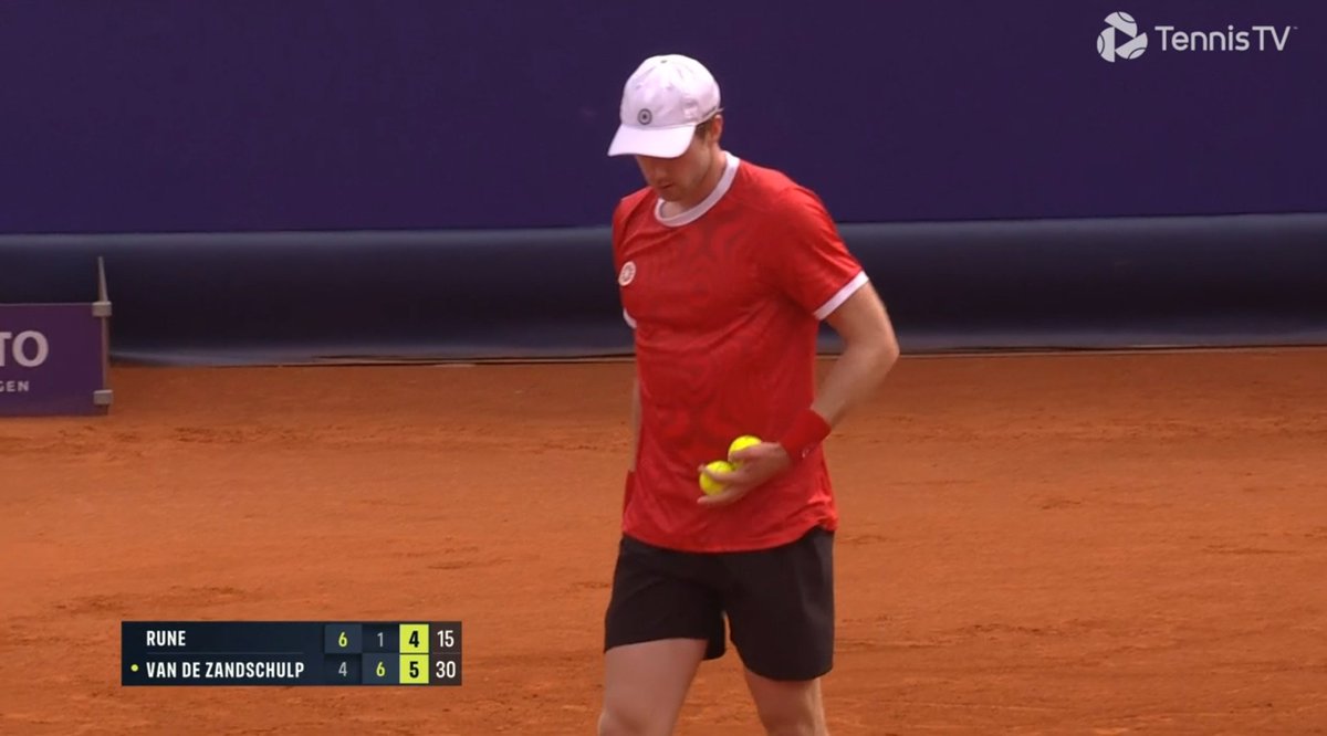 UniversTennis's tweet photo. Holger Rune a remporté ce titre.
Botic Van de Zandschulp l'a perdu.

Une histoire en 4 étapes. 🤯🤯 https://t.co/PniEMha1jl