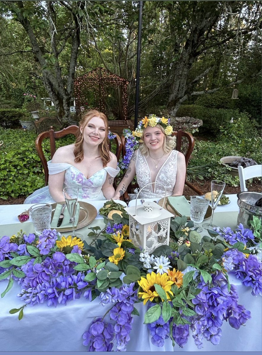 julia_with_luv's tweet photo. I got married :D https://t.co/ojTtyjUA55