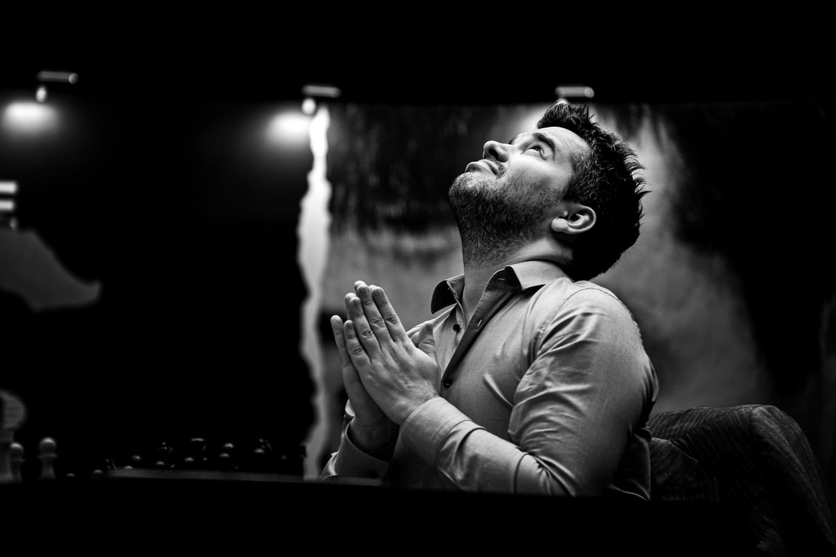 ChessbaseHindi's tweet image. विश्व चैंपियनशिप R 9 &amp;amp; 10 : बढ़ता रोमांच ,घटते राउंड , नेपो की बढ़त कायम @FIDE_chess #WorldChessChampionship #Round10 #HindiNews ✍️@nikchess @ChessbaseIndia पढे यह लेख ..... Photo 📸  Stev Bonhage   chessbase.in/news/Fide-Worl…