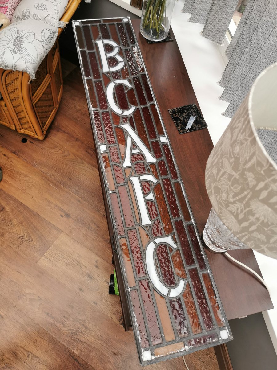 AB3DVIZ's tweet photo. My dad's bought a Bradford City stained glass window/thing. Apparently it was removed from a pub but unsure how long ago. Does anyone remember seeing this in any of the pubs around Bradford? He's trying to suss out its history. #bcafc https://t.co/x0074gTHcS