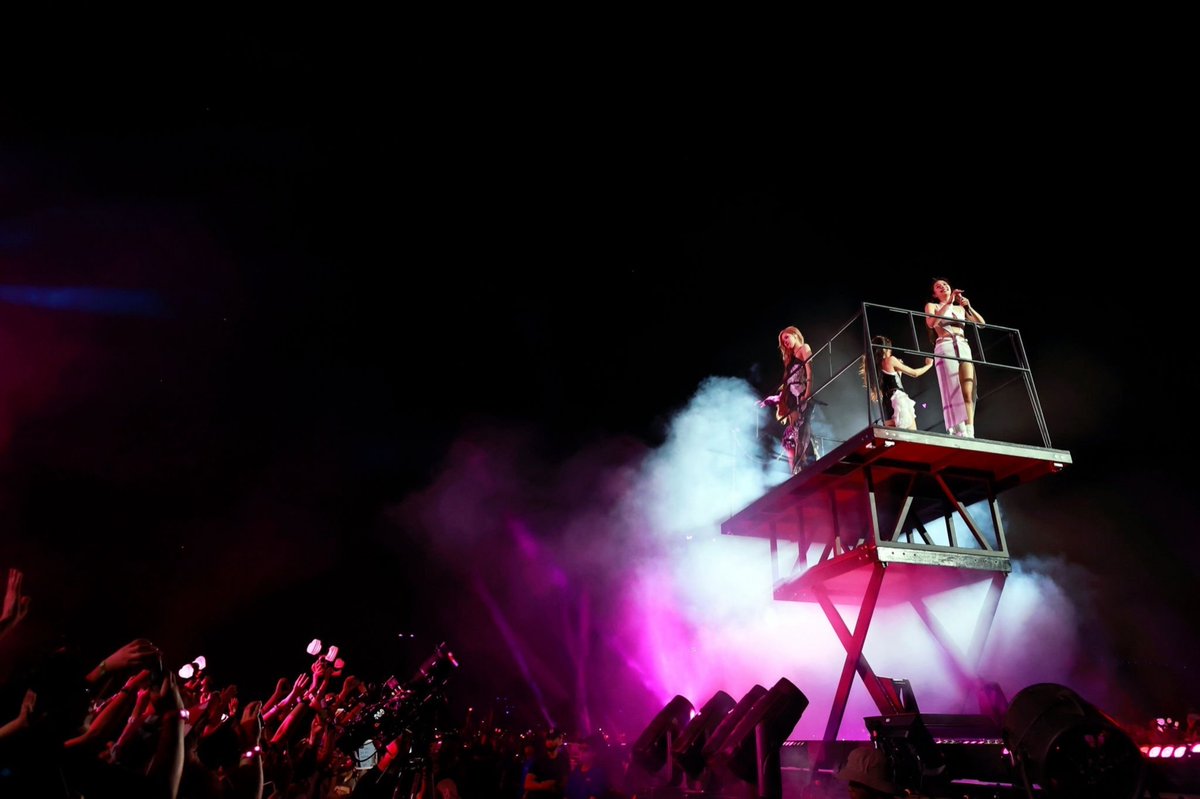 vampireholIi's tweet photo. BLACKPINK HD Coachella Photos
Week 2
— a thread (27/n)

#BLACKPINKxCoachella #PINKCHELLA https://t.co/nEWX3HYk69