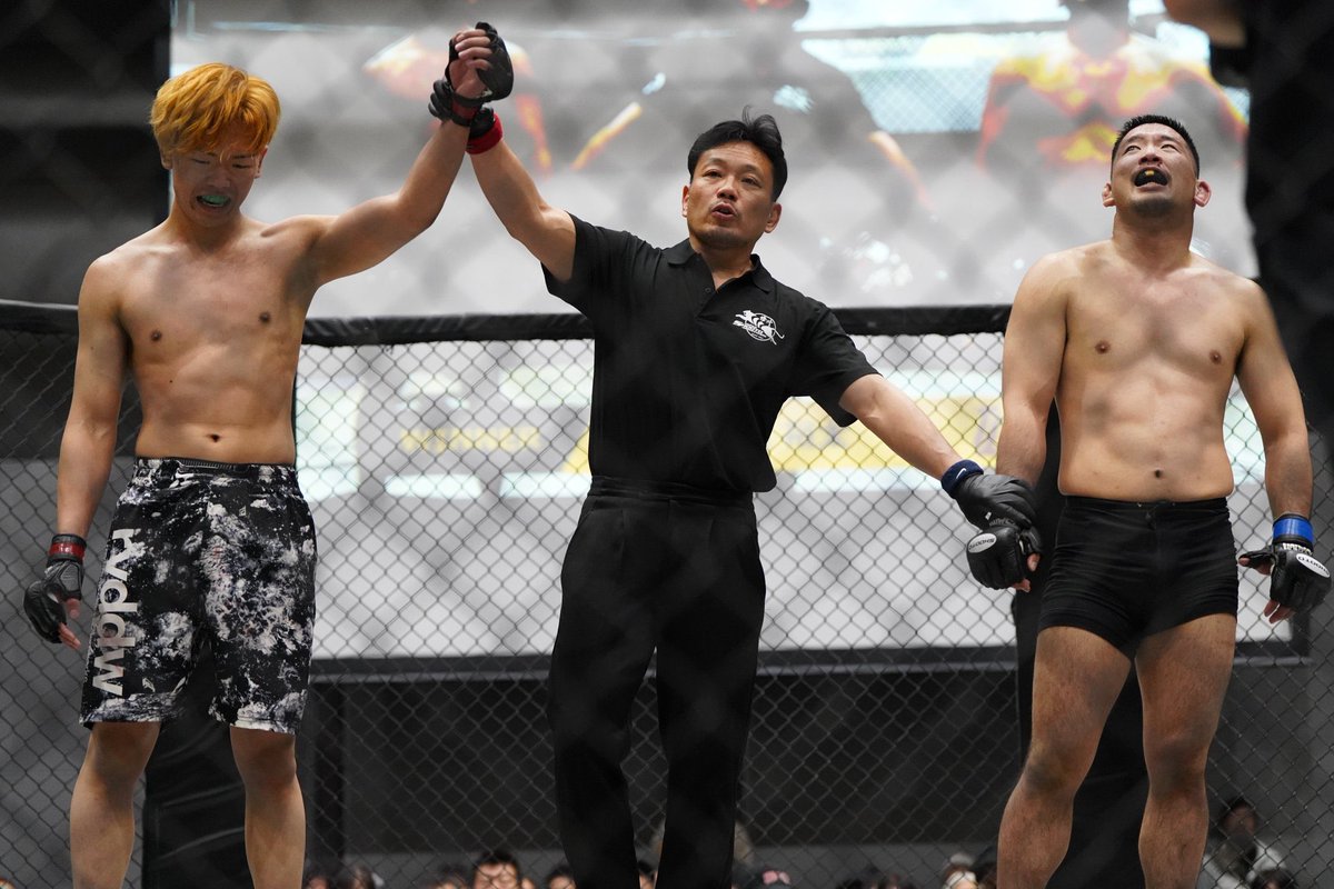 oeyuuta's tweet image. 勝った‼️
直島選手、関係者の皆様、応援してくれた皆様ありがとうございました😊
プロ初勝利できてよかったです！
YouTubeもチャンネル登録してくれるとと嬉しいです！
#shooto0423 #FORCE17
#おえゆうたちゃんねる