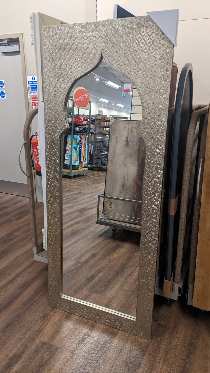 rubyannem's tweet photo. @HomesenseHelp hello! We are on the hunt in *any* of your stores across the country for another of these mirrors. The local shop assistant said product codes differ store to store, so I'm not sure how best to set up the search. Any suggestions please? https://t.co/rRsLUY21tV