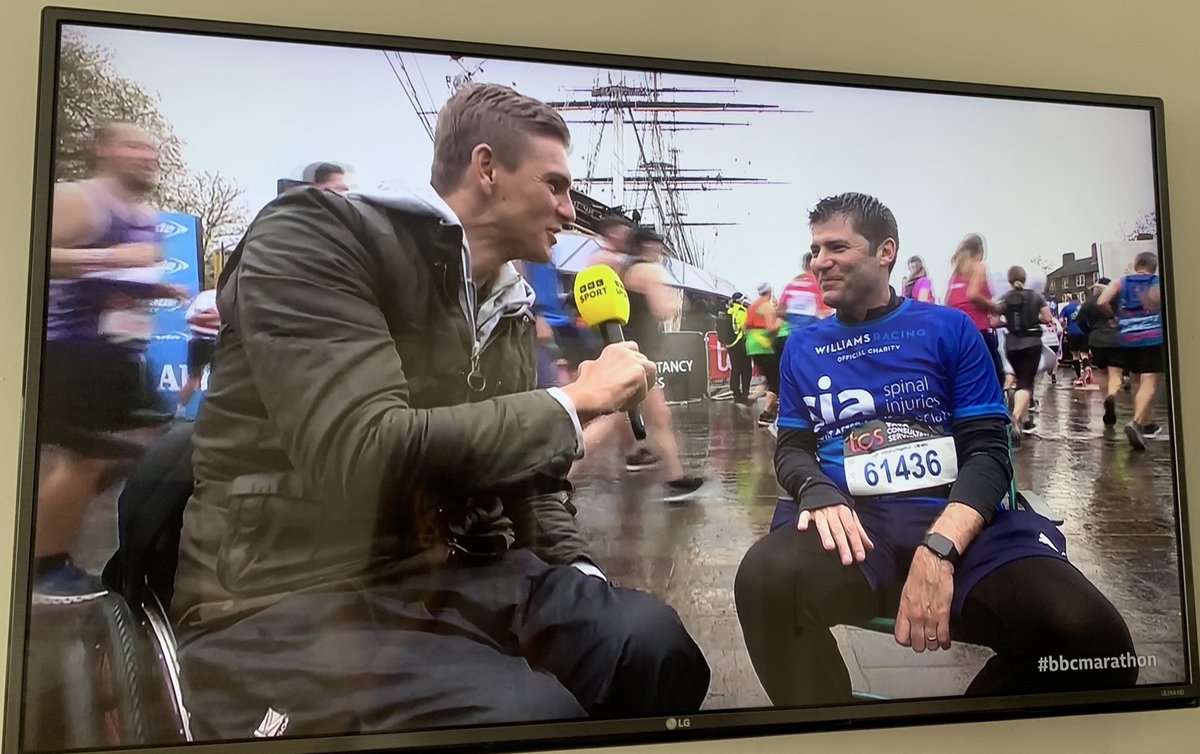 Cheering on the London Marathon runners in aid of @spinalinjuries keep going @MartinUsher20 @iain_cherry @emanhassan5987 👏 🙌#LondonMarathon #BBCMarathon #SpinalInjury