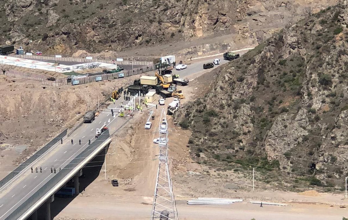 ArpadaraiNigar's tweet photo. ❗️Azerbaijan installed border checkpoint at the entrance of #Lachin road. This is important milestone for the reinstatement of proper border with #Armenia and one more step towards long lasting peace and stability in the region. Law and order are the best foundation for them. https://t.co/JNLrPLstxa