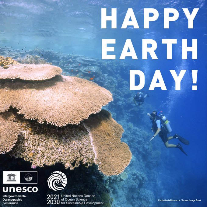 _HelpEarth_'s tweet photo. Happy #EarthDay! 🌏 Today, and everyday, let’s remind ourselves of the importance of the #ocean in the preservation of our Blue Planet📷 &amp; as a key source of #food, fun, #inspiration, &amp; climate solutions! 📷📷Will you join the  movement https://t.co/WY2UDCfqUY https://t.co/BibdYKddKG