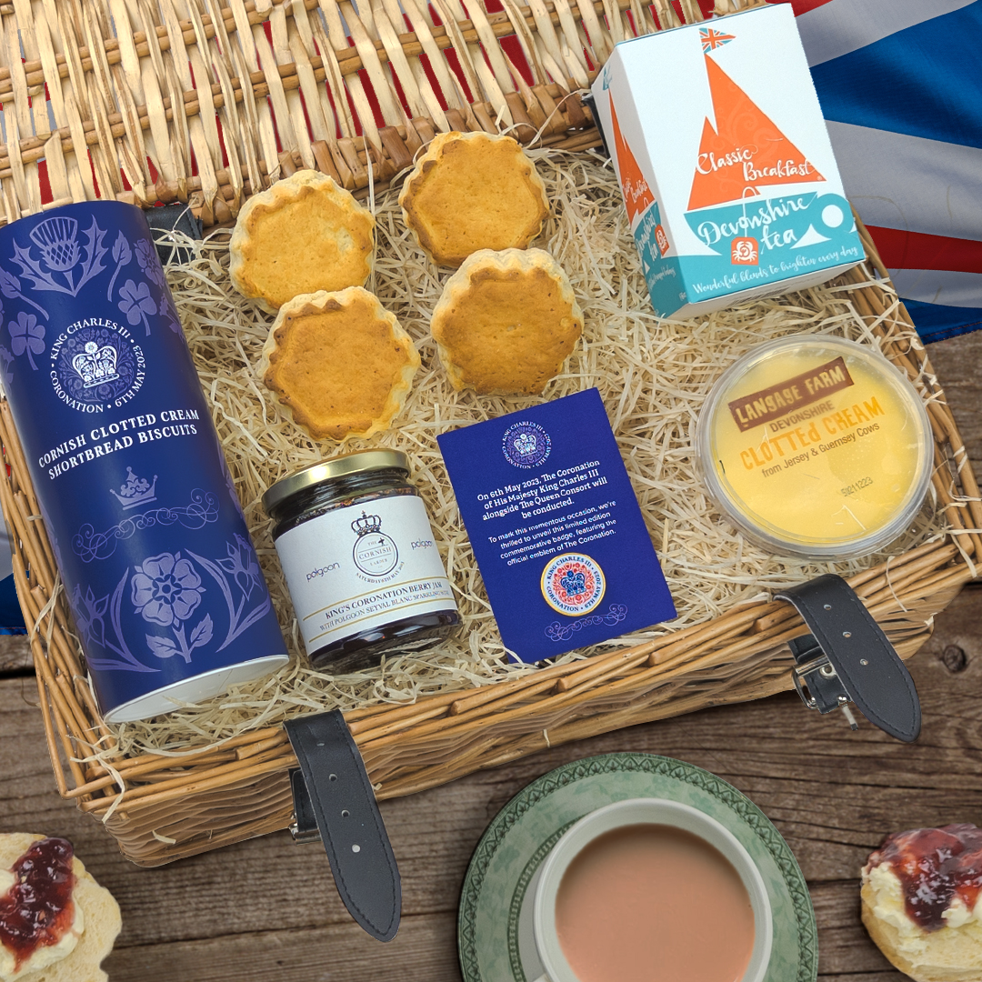devon_creamteas's tweet photo. Feast your eyes on our all-new Coronation Hampers π
π Limited edition treats
π Exclusive collectors pin badge
π Available now for you to try!
Order now - while stocks last!
#SliceOfDevon #Coronation https://t.co/CIo1aZfNcb