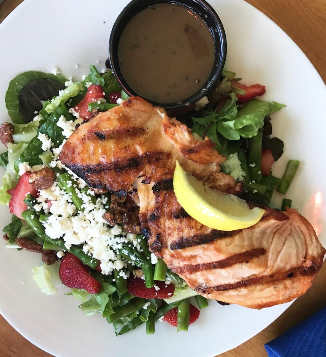 arubabeachcafe's tweet photo. A well deserved Sunday funday brunch seaside! πΉππΉ #brunchseaside #10amto11:30 #5buck #bloodymarys #grilledsalmon #steeldrums #lbts #arubabeachcafe https://t.co/9Bsa7Ttetp