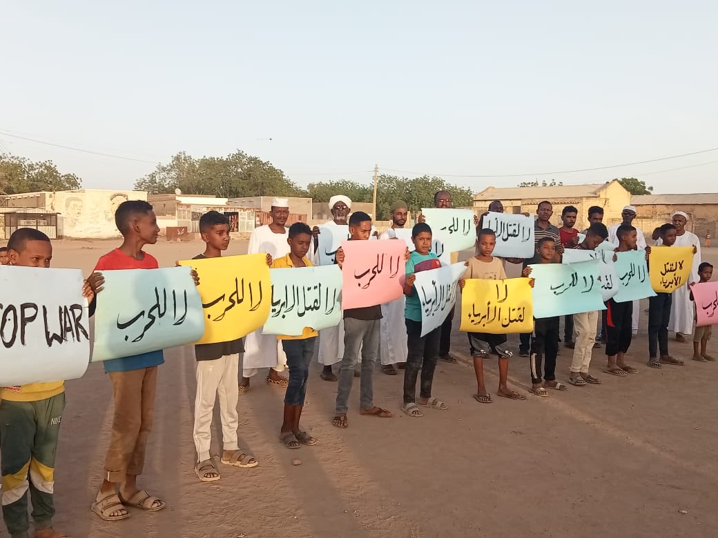 hatimalmahdi's tweet photo. #لا_للحرب #السودان المدنيون في مدينة أربجي يتظاهرون ضد الحرب https://t.co/qfpecBxyij