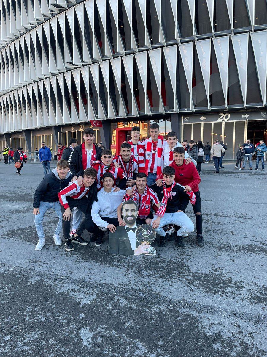 _0ieer_'s tweet photo. Ni cotiza que se han basado en nosotros. @AthleticClub una mención o algo gitanazos... https://t.co/0RCYNLx2Pt