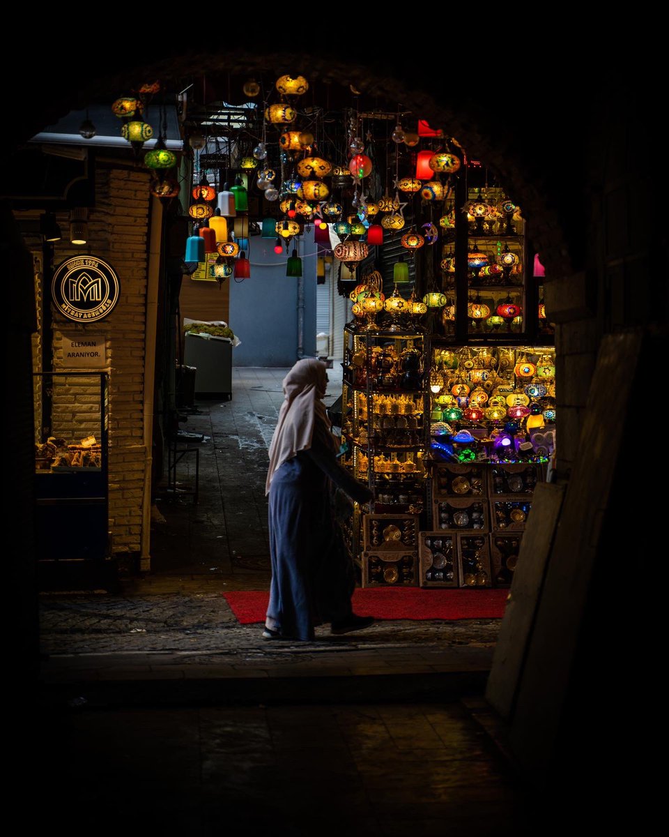 mrbbenmanolya's tweet photo. Işıl ışıl sokaklar…
📍Eminönü, İstanbul
📆 2022
📸by @mrbbenmanolya 

#photography #streetphotographer #istanbul #light #streetphotography #travel #travelphotography #travelphoto 
#EidMubarak https://t.co/XZ2J8yKT2j