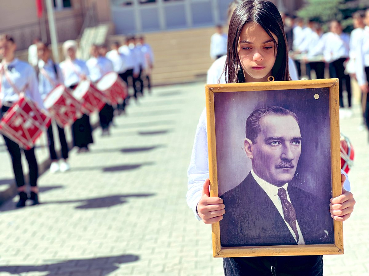 SavcIlk's tweet photo. Millî Mücadele'miz ve bağımsızlığımızın sembolü "Türkiye Büyük Millet Meclisi"mizin 103. yaşı ve Ata'mızın sizlere armağanı ve emaneti olan 23 Nisan Ulusal Egemenlik ve Çocuk Bayramınız kutlu olsun! 🇹🇷 🎈 https://t.co/sSeP0iq8Ht