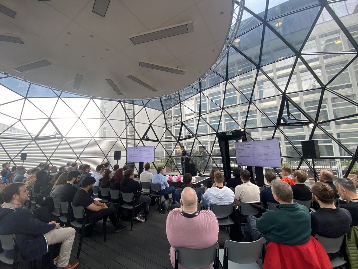 BenMarks's tweet photo. Let’s take a moment and celebrate @Jon_Woodall, @tonegolf71, and @Space48ers in general for having a vision, taking a chance, and bringing the eCommerce world to Manchester. Thanks #magetitantsMCR https://t.co/WoC379pxdU