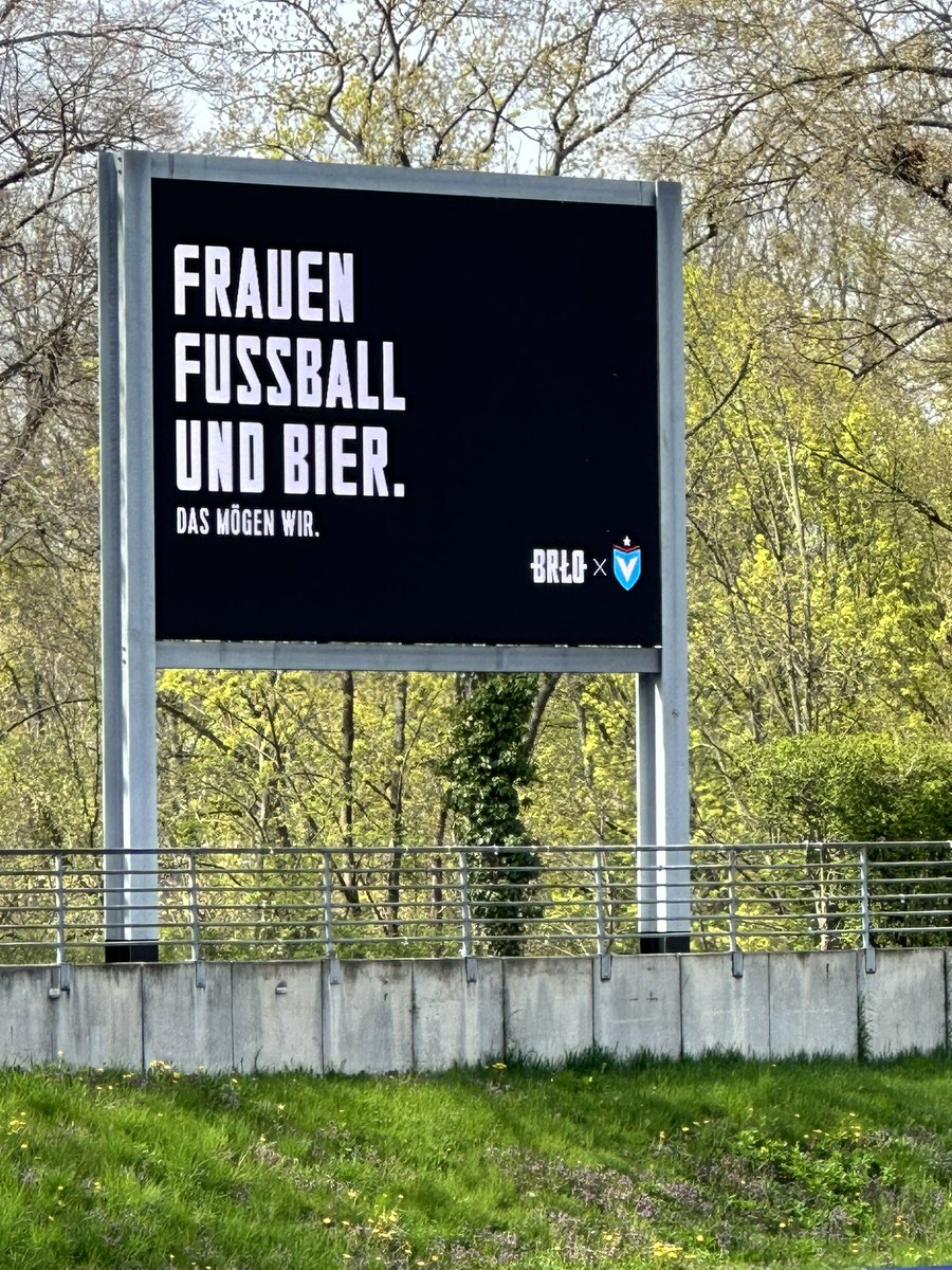 Julia Ebell tweet media