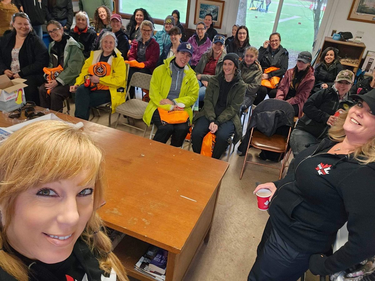 TWilsonOttawa's tweet photo. The rain couldn’t damped our spirits!! Another successful #LadiesRangeDay with @amandalynmayhew 🇨🇦❤️ watch for it on an episode of #ThatHuntingGirl on @SPORTSMANchnl 📺 cameo from @AlexRuff17 #BruceGreyOwenSound
#GirlsWithGuns #SafeFunFriends #TeamCCFR #WomensProgram https://t.co/6VaB5T9MPn
