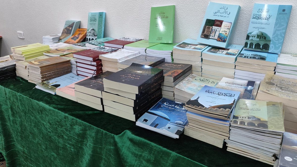 LibyaInstitute's tweet photo. تجدُون إصداراتنا المميزة التي زادت على خمسين إصدارا في شتى فنون المعارف الليبية- في معرض "الإمام سيدي عبد السلام الأسمر للكتب ونوادر المخطوطات" "الدورة التاسعة".

الموعد : بدأ المعرض اليوم الأحد 23 أبريل وحتى 25 أبريل 

المكان : مدينة زليتن. الزاوية الأسمرية. https://t.co/MuOCtgJuon