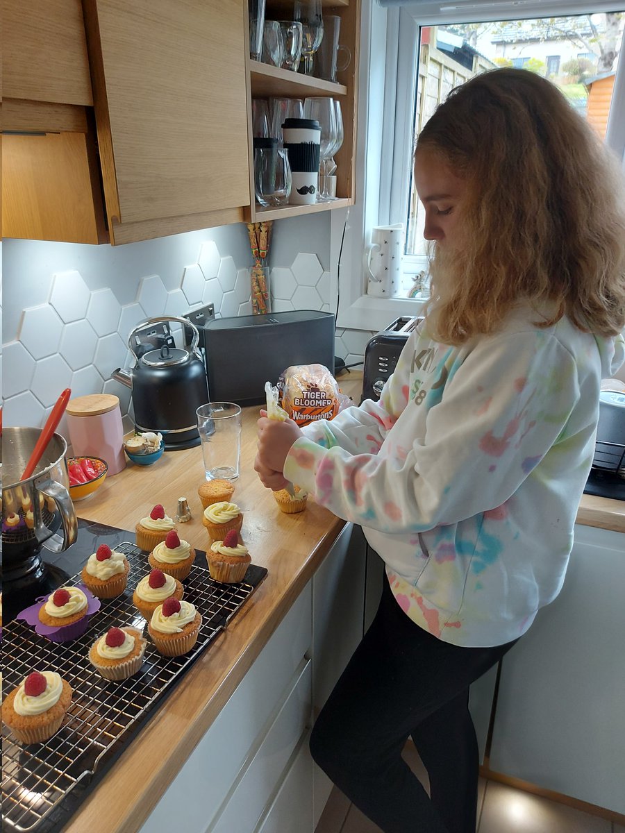 HBeat's tweet photo. Sunday well spent- homemade cakes for snack this week! White choc buttercream by my mini me #girltime #bake https://t.co/iQr8TRLtge