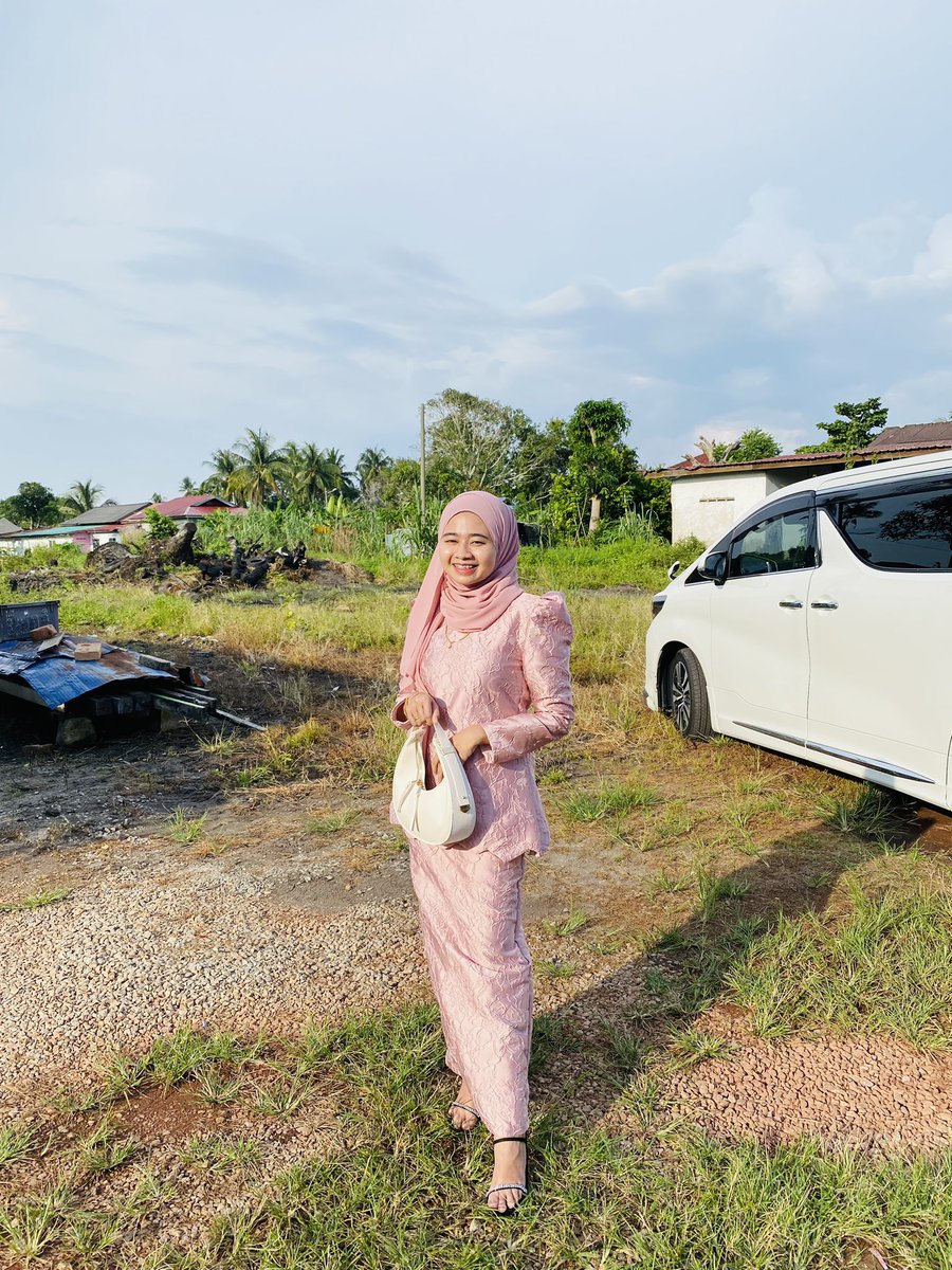 FNurietyy's tweet photo. Boleh ke saya tumpang lalu?
#2ndEid https://t.co/RUnv1tmzL1