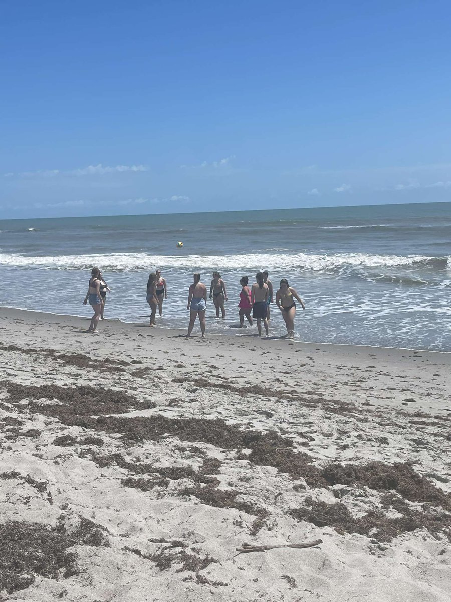Yesterday we went to Cocoa Beach and attended the Grand Opening Session. Everyone is having a blast and we are ready to compete today and tomorrow! 🔷