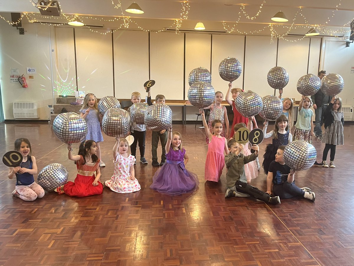 DPDancer's tweet photo. Everyone got a disco ball balloon to dance with at yesterday’s #strictlycomedancing themed party! 
The dance routine had elements of Jive and Cha Cha Cha in it and was to the song ‘Working 9 to 5’ 🤩
#birthdaypartyideas #dance #danceparty #dollyparton #kidsparties #working9to5 https://t.co/qoIejY2koB