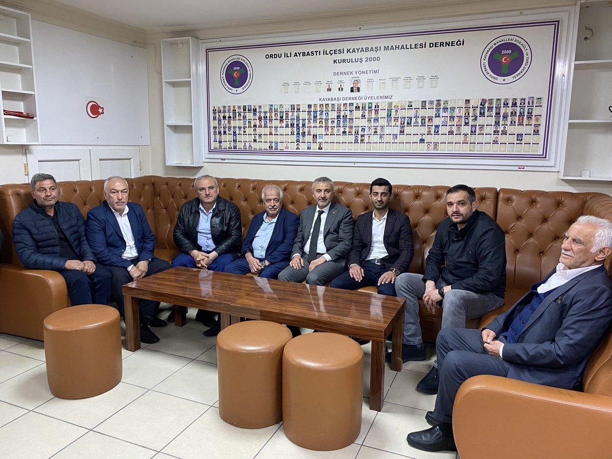 akiniilhan's tweet photo. Belediye Başkanımız @AhmettPoyraz, İl YK Üyemiz @hhuseyineksi ve Meclis Üyemiz @hamzacobann ile birlikte Aybastı Kayabaşı Derneğimizde hemşehrilerimiz ile bayramlaşıyoruz. 

Rabb'im birliğimizi, beraberliğimizi daim etsin.

@osmannnurika https://t.co/4NNZZGXp0T